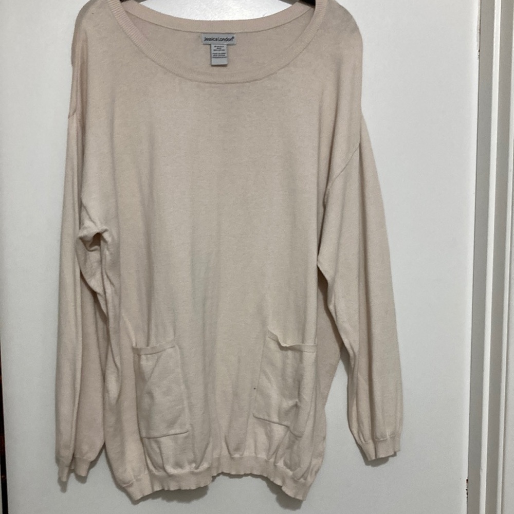 Jessica London Sz 18/20 Cream scoop neck pullover w/two front pockets